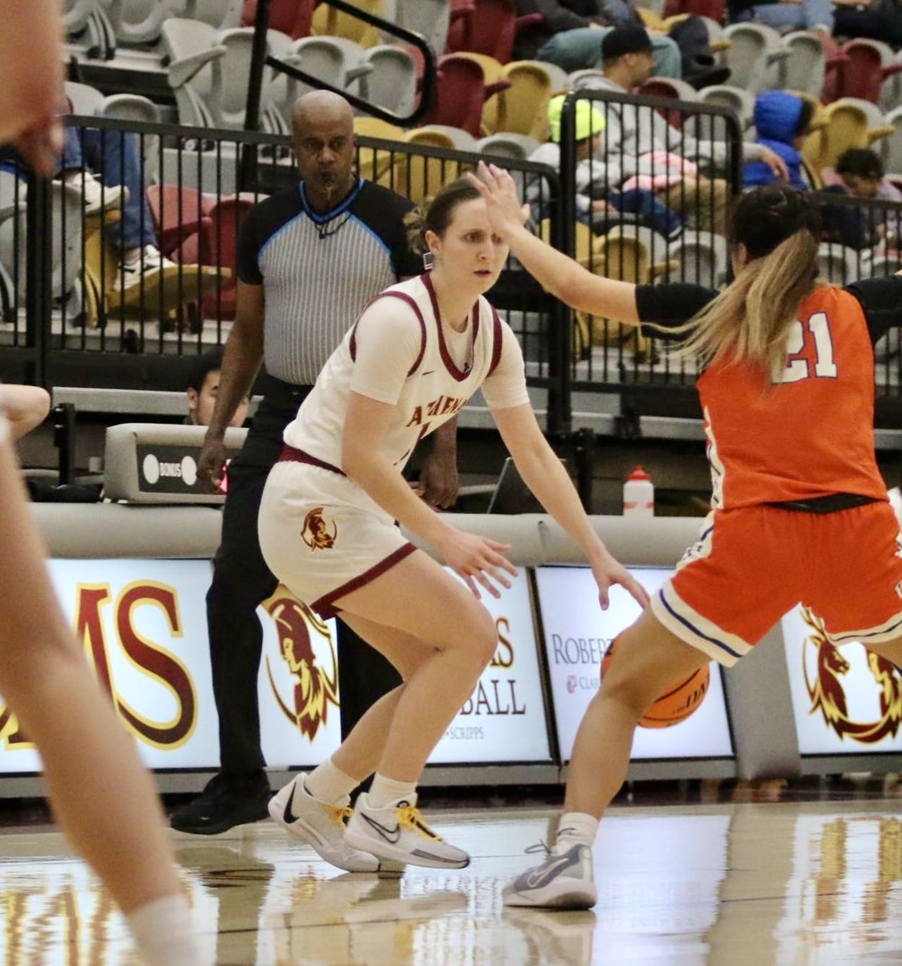 Sadie dribbling in college game